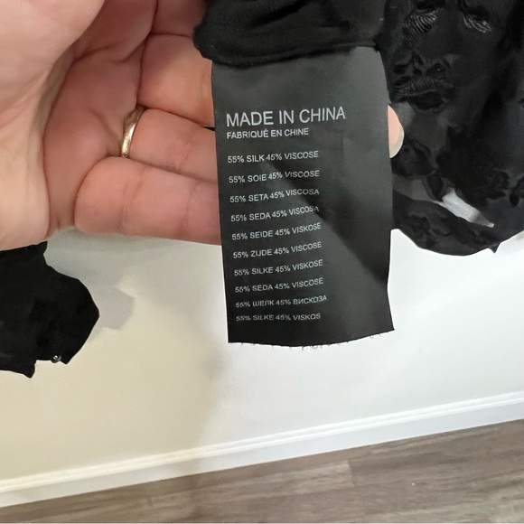 Club Monaco 55% silk blouse - Picture 6 of 8